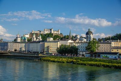 Direct door-to-door bus transfer from Budapest to Salzburg